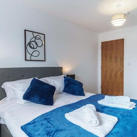 Stunning 2 Bed Apartment In Salford With Views Manchester Eksteriør billede