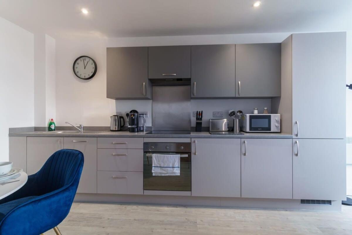 Stunning 2 Bed Apartment In Salford With Views Manchester Eksteriør billede
