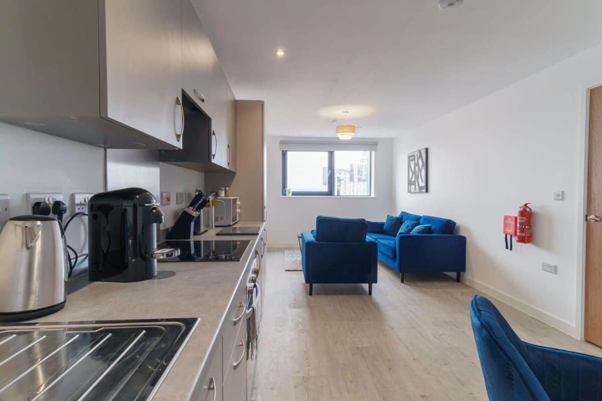 Stunning 2 Bed Apartment In Salford With Views Manchester Eksteriør billede