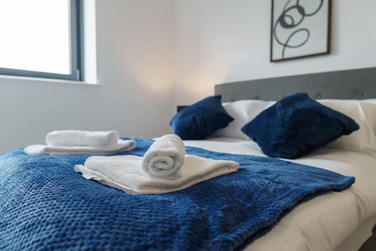 Stunning 2 Bed Apartment In Salford With Views Manchester Eksteriør billede