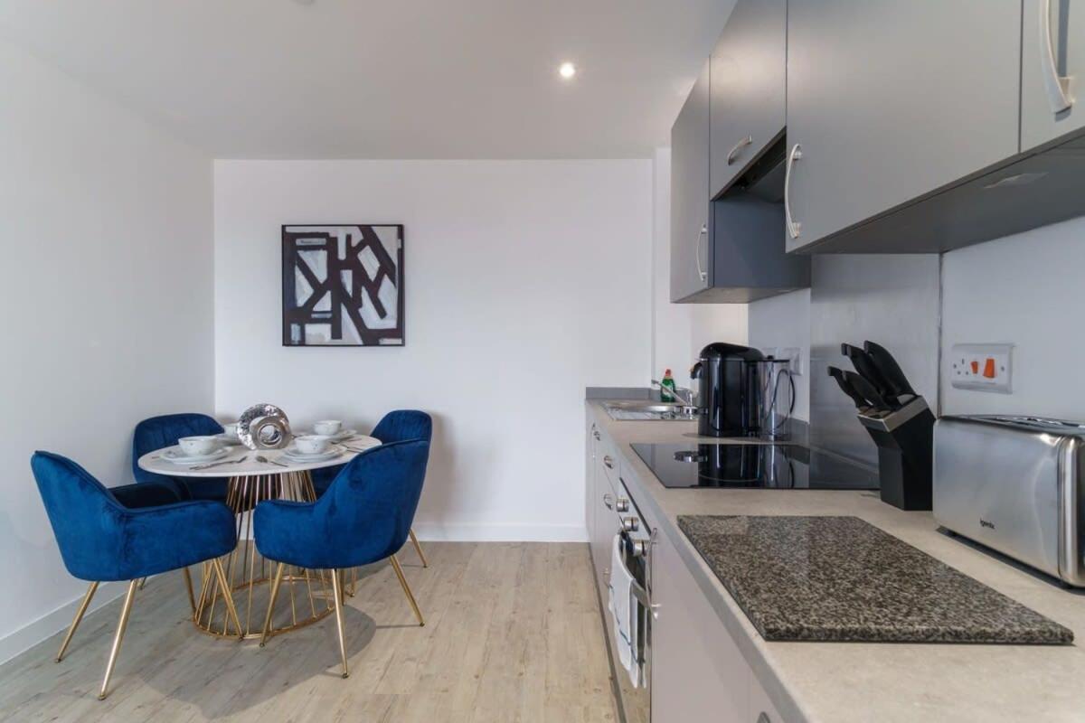 Stunning 2 Bed Apartment In Salford With Views Manchester Eksteriør billede
