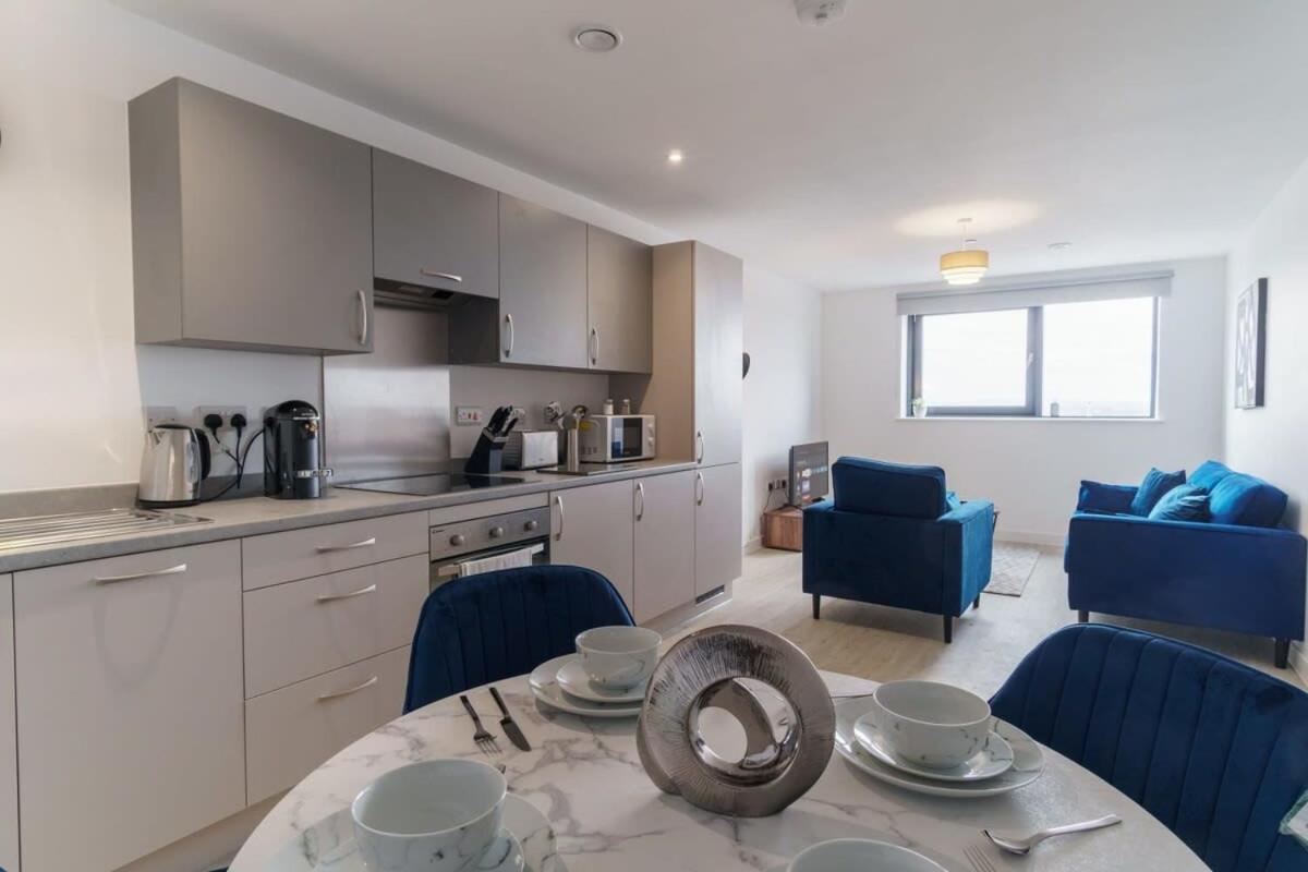Stunning 2 Bed Apartment In Salford With Views Manchester Eksteriør billede