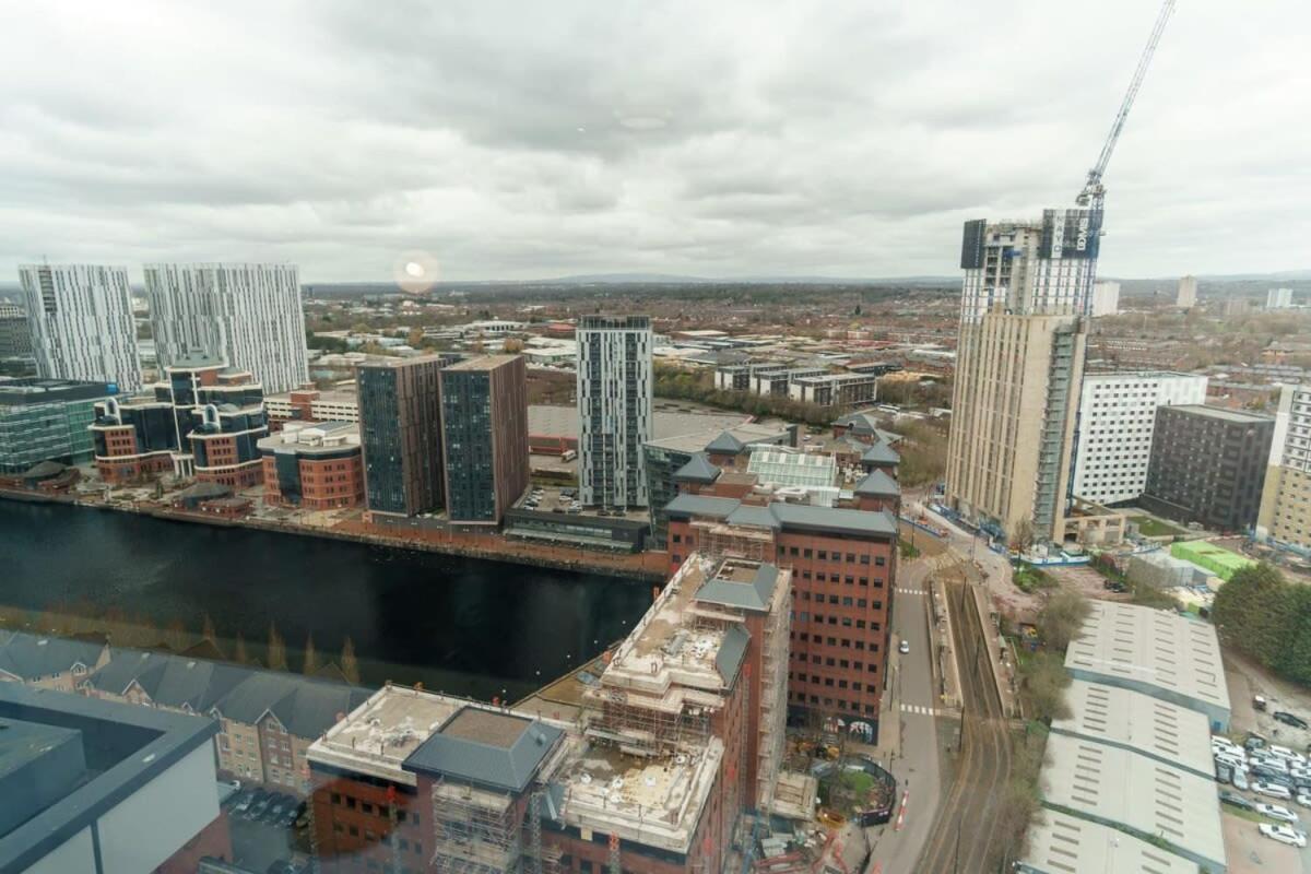 Stunning 2 Bed Apartment In Salford With Views Manchester Eksteriør billede